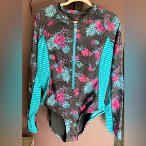 Long sleeve rash guard swimsuit, zip front